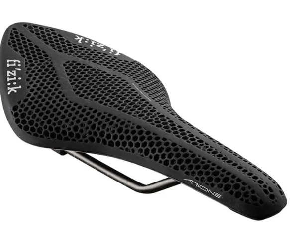FIZIK Sella Strada Vento Arione R3 Adaptive 284x135mm Nylon Rinforzato Carbonio Nero