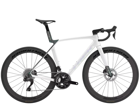 TREK Madone SL 6 Gen 8 Gloss Crystal White/Matte Deep Smoke 2026