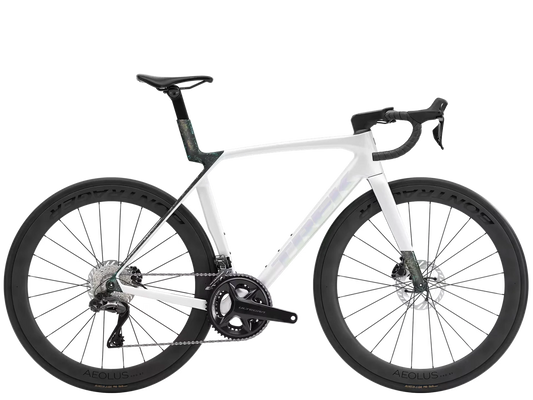 TREK Madone SL 7 Gen 8 Gloss Crystal White/Matte Deep Smoke 2026